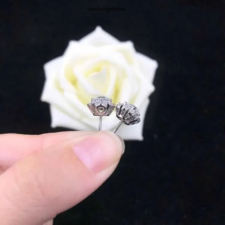 Solid 14K White Gold AU585 Platinum PT950 0.4 Carat Dia Stud Moissanite Simple Atmosphere Earrings