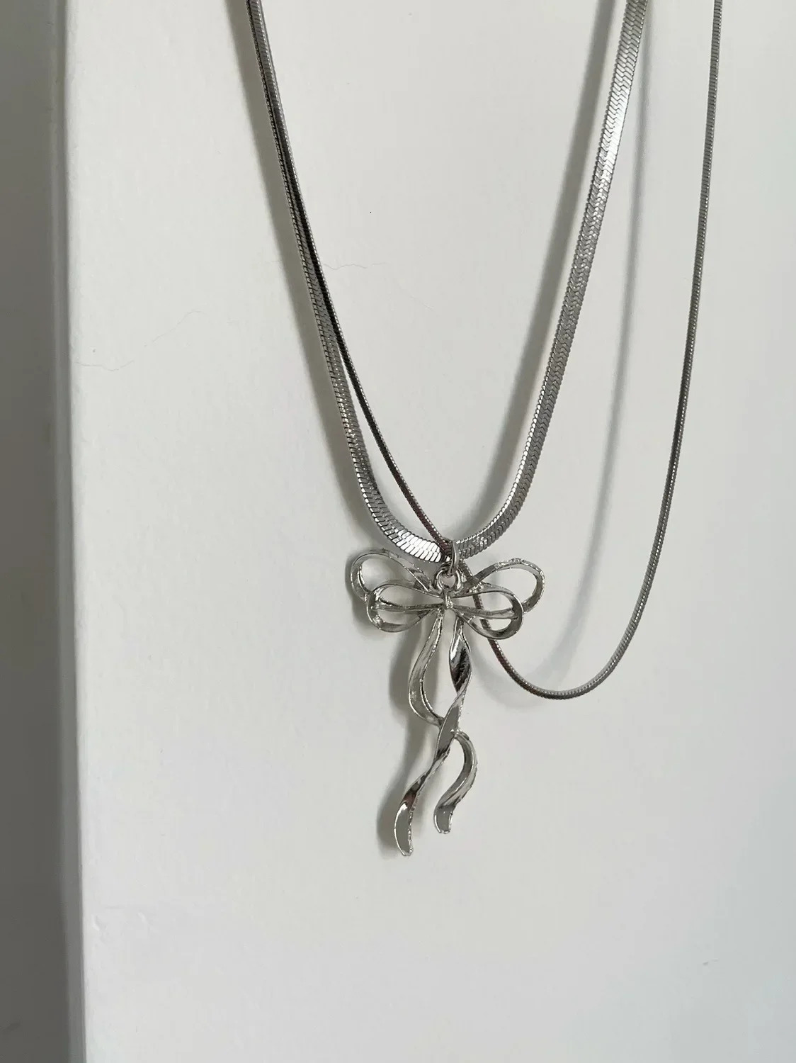 Vintage Jewelry Snake Bone Chain Bow Pendant Necklace Kawaii Necklace Korean Fashion Y2K Necklace Female Charm Accessories Punk 241107