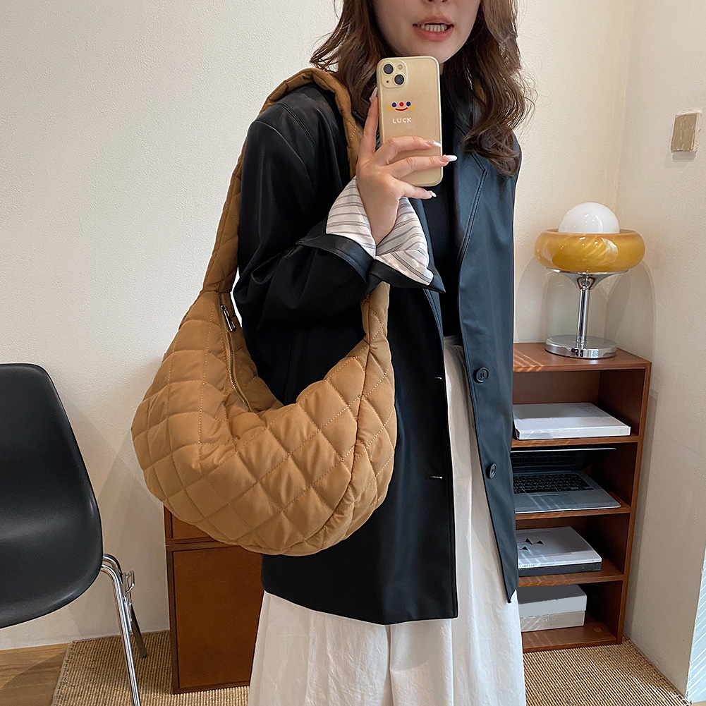 Large Capacity Shoulder Bag Embroidered Plaid Quilted Crossbody Bag Underarm Bag Tote Bag Tote Bag Pleated Bubbles Handbag