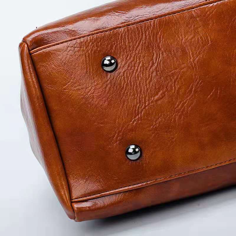 Oil wax leather new European and American Boston female bag shoulder bag female soft leather big bag