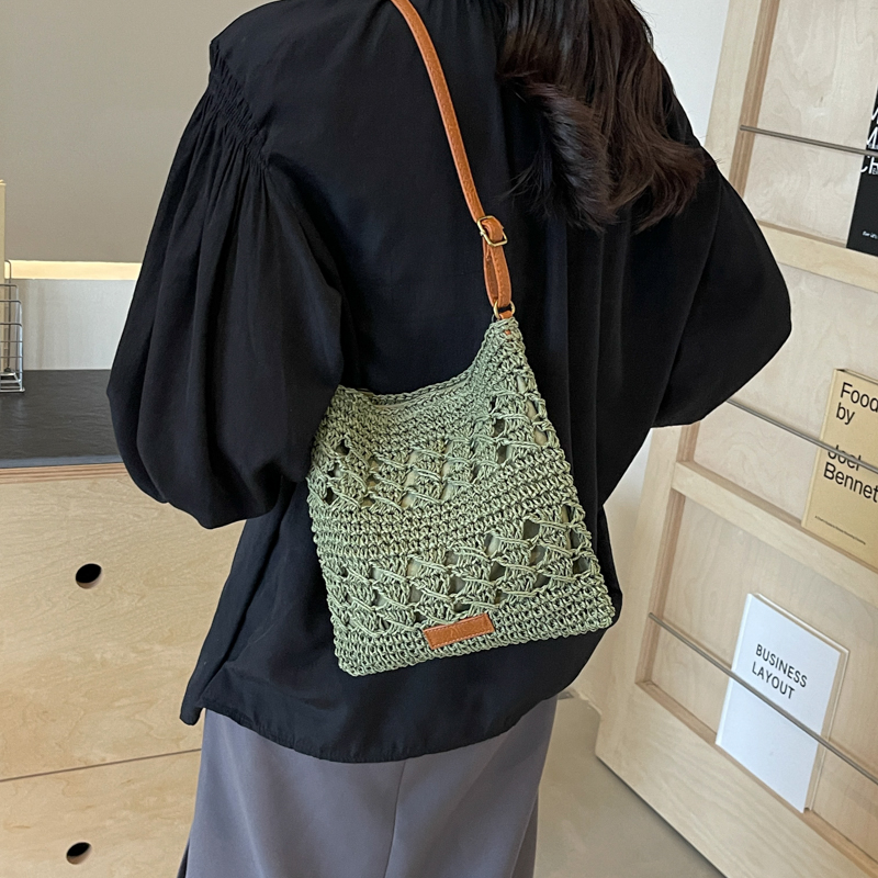 A leisure pure color straw woven bag women's environmental protection woven bag advanced materials fine work holiday