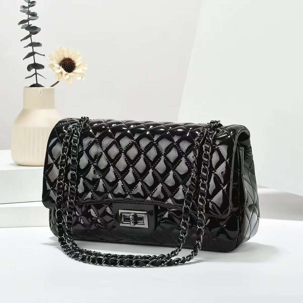Taizhou women's new fashionable diamond grid chain small square bag, hand-held single shoulder crossbody bag style bags