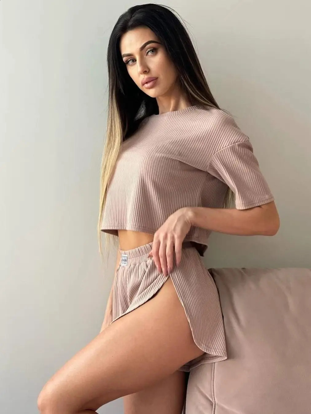2024 European and American Spring Autumn Style Set Fashion Short sleeved Pajamas Two piece Home Furnishing for Women 240401