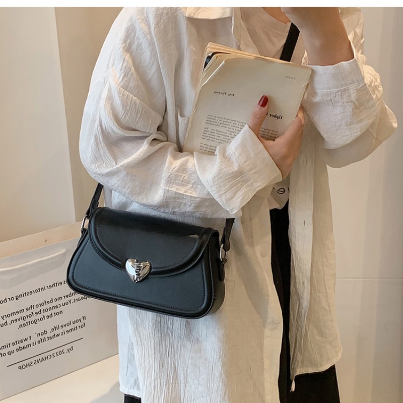 Metal Loving Heart Buckle Shoulder Bag For Women Fashion Handbags Silver Color French Small Purse Designer Underarm Phone Bag