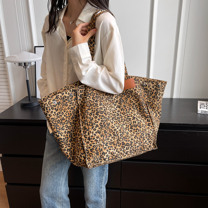 LEFTSIDE Leopard Design 2023 Korean Fashion Shopper Big Shopping Bags for Women Handbag Lady Shoulder Bag Large Capacity Bag