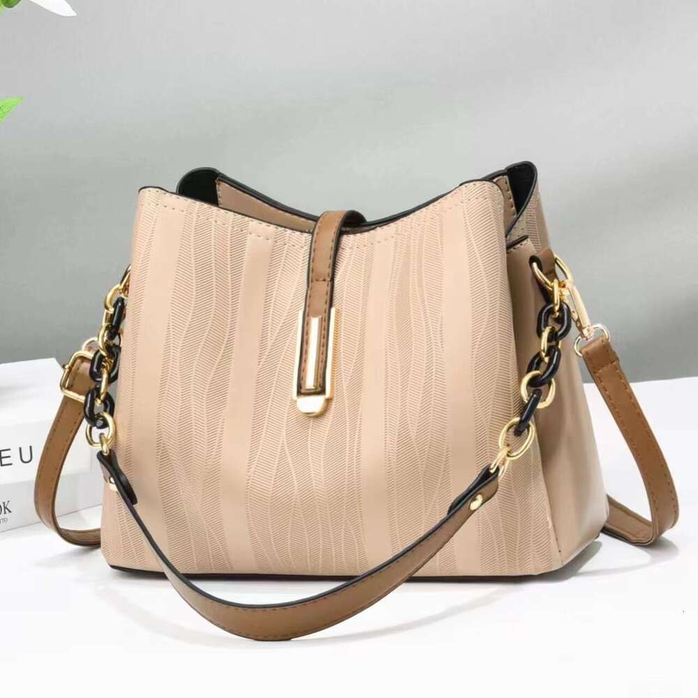 2024 New Versatile Crossbody Single Shoulder Popular on the Internet Large Capacity Bucket Small Women's Bag Bags