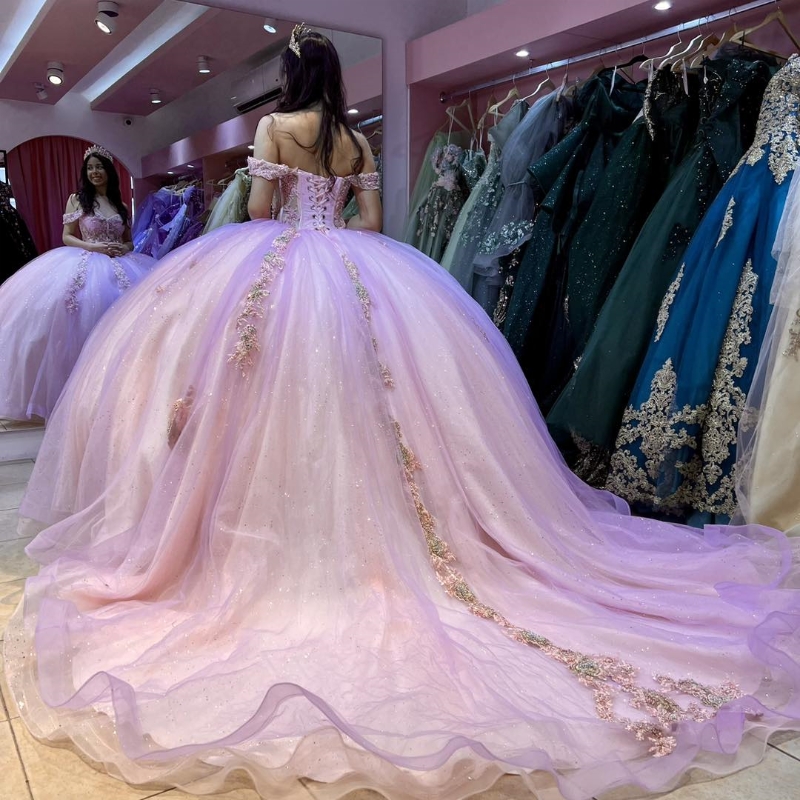 Lilac Shiny Off The Shoulder Ball Gown Quinceanera Dresses Applique Lace Beaded Tull Celebrity Party Gowns Sweet 16 Mexico