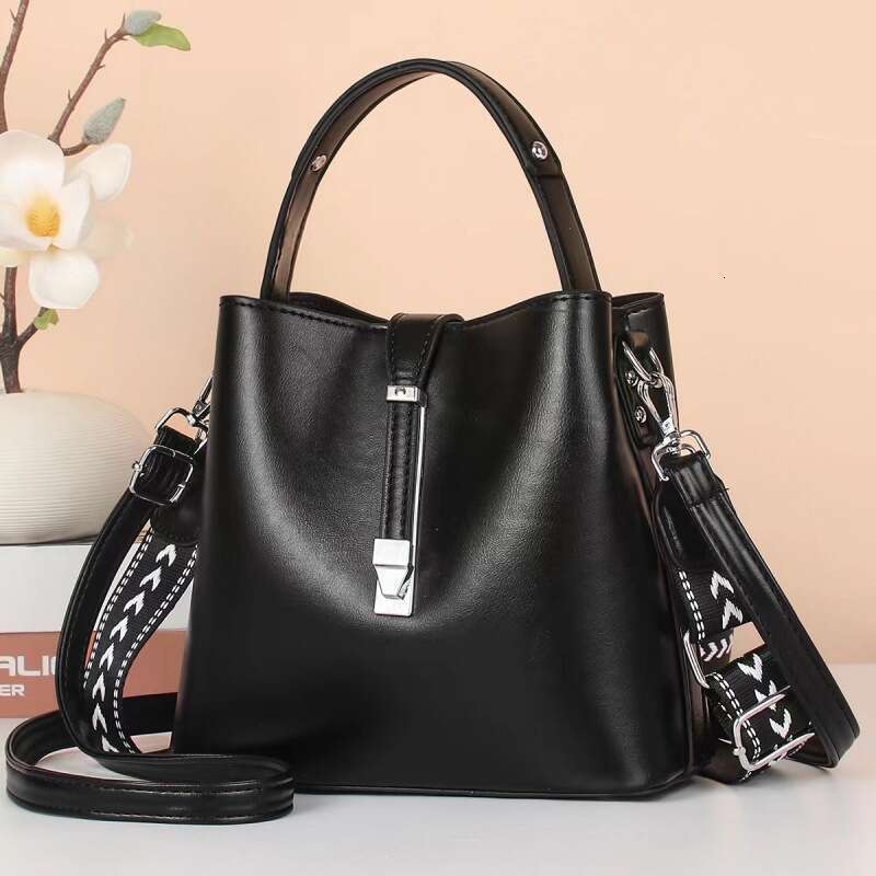 2024 New Versatile Fashion Single Shoulder Crossbody Handheld Women's Large Bag Bags