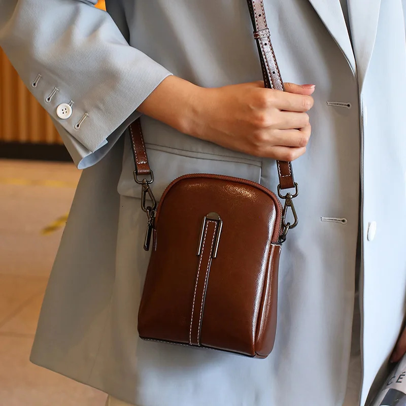 Summer mobile phone bag for women oil wax cowhide leather cross body bag fashionable and casual shoulder bag womens small shell wallet 241107