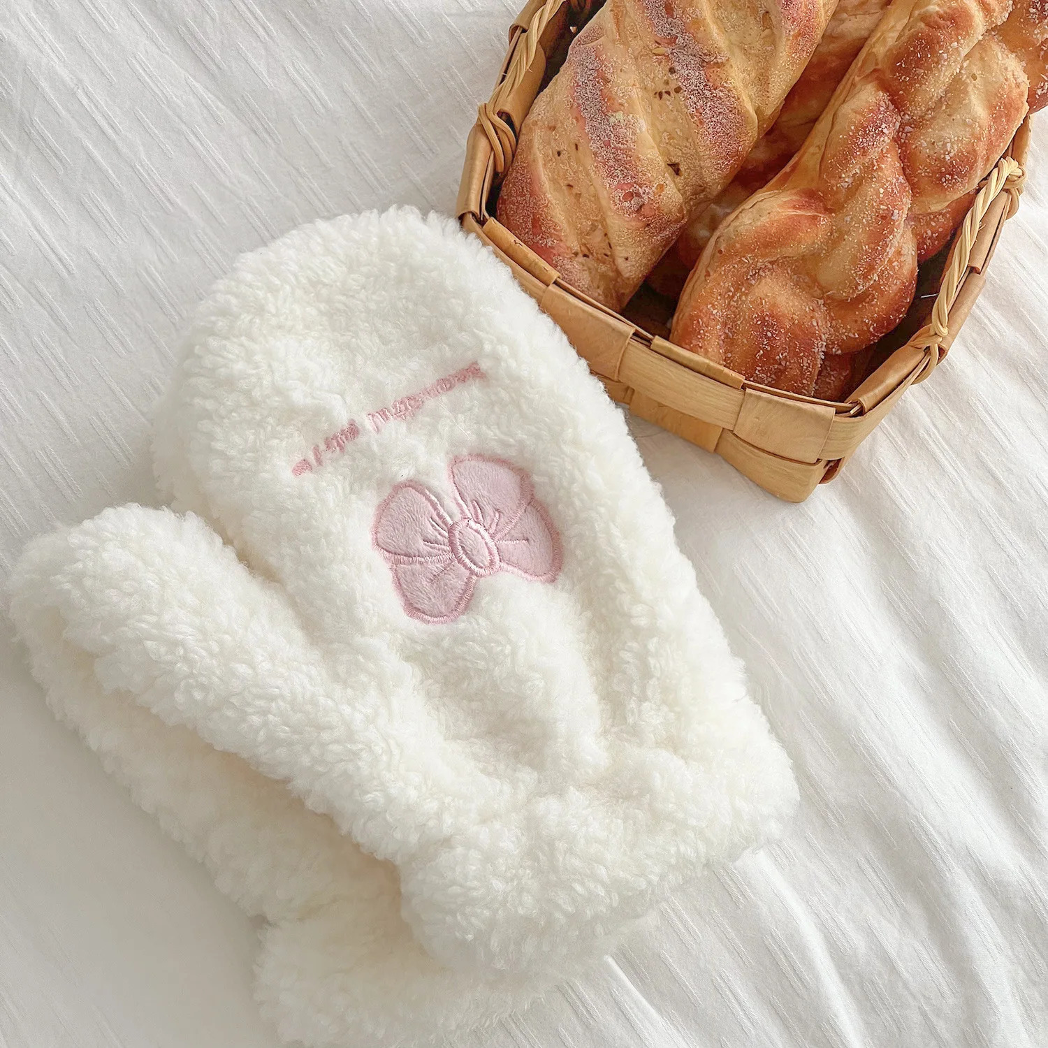 Ladies winter gloves Korean pink butterfly cotton gloves warm and windproof embroidered gloves 241107