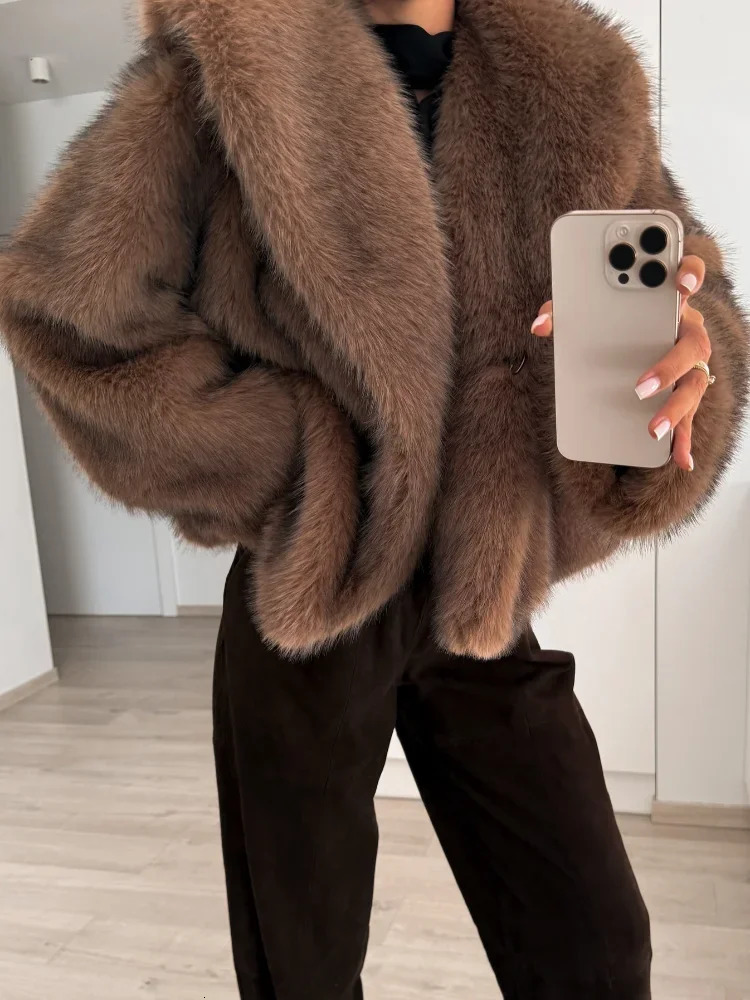 Women Fashion Warm Faux Fur Lapel Short Coat 2024 Fashion Big Lapel Full Sleeve Flurry Loose Jacket Chic Female Streetwear 241107