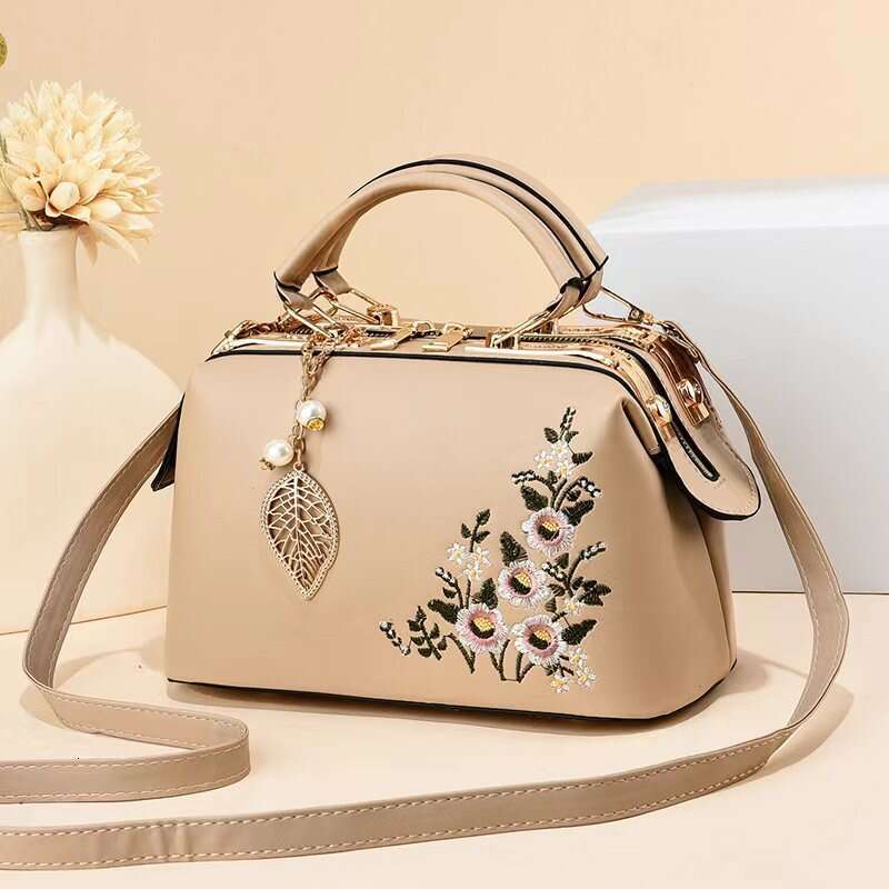 New high-capacity handbag Chinese style flower single shoulder bag, dignified and elegant quality women's bag bags