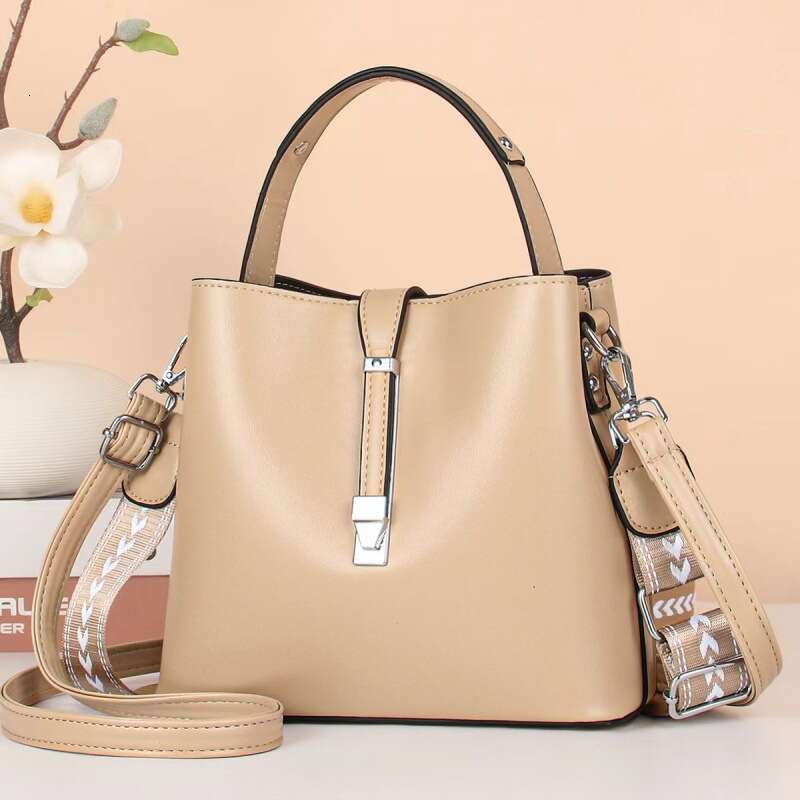 2024 New Versatile Fashion Single Shoulder Crossbody Handheld Women's Large Bag Bags