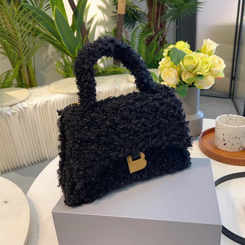 Designer Tech Fleece Fur Handbags Womens Purses Small Size Banquet Clutch Elegant High Quality Crossbody Bag free shipping