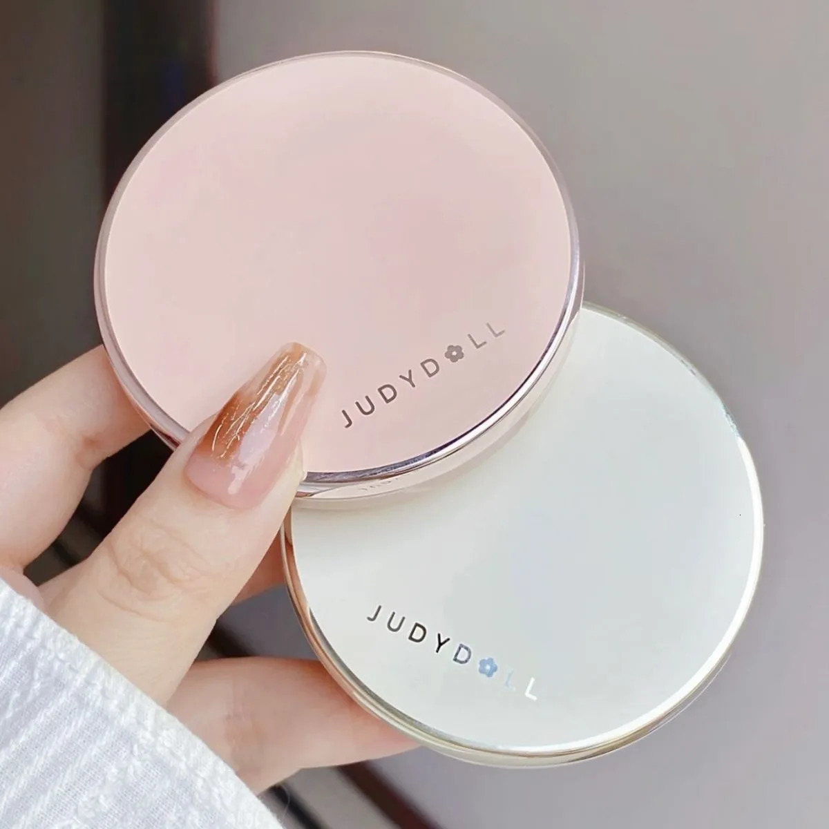 Judydoll Transparent Beige Compact Powder Oil Control and Makeup Matte Finish Durable Pressing Powder Soft Focusing Foundation 241107