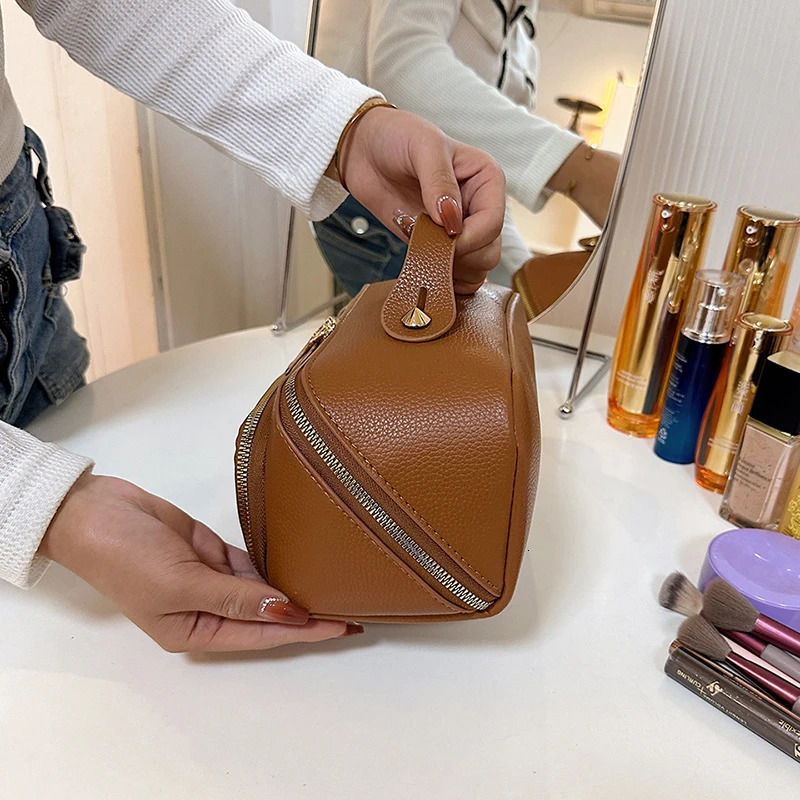 MUDUO Large Capacity Travel Makeup Bag Portable PU Makeup Bag Womens Waterproof Face Wash Bag Multi functional Student Makeup Bag 241106