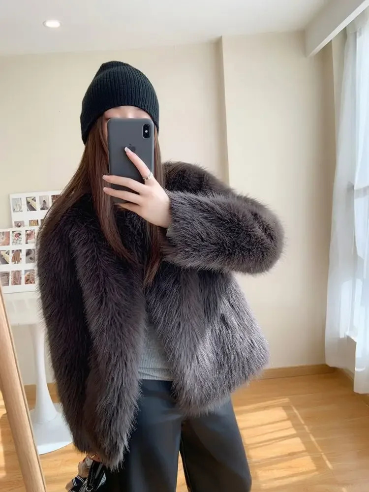 Winter clothing fur coat womens clothing weight loss fur fox fur leather jacket V-neck high-end loose casual womens top 241107