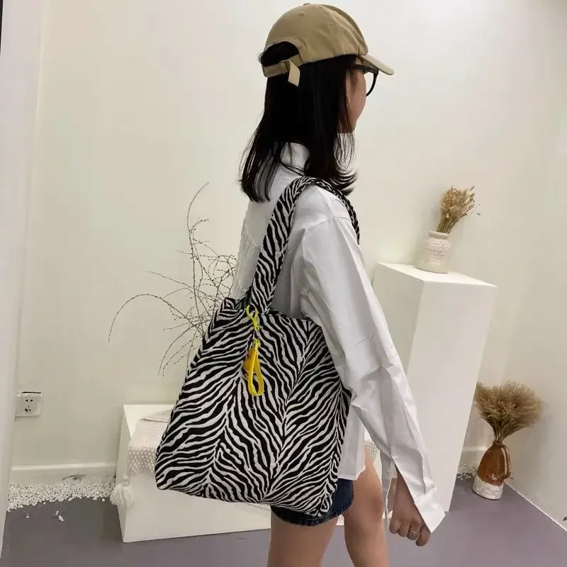 Vintage Women Shoulder Bag Creative Zebra Stripes Canvas Tote Handbags Large Capacity Underarm Bag Female Travel Shopping Bags