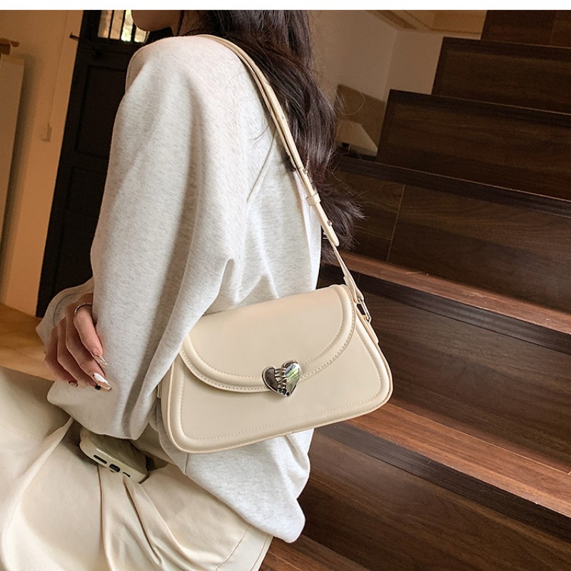 Metal Loving Heart Buckle Shoulder Bag For Women Fashion Handbags Silver Color French Small Purse Designer Underarm Phone Bag