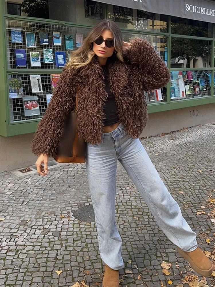 Fashionable brown womens short synthetic fur leather jacket elegant lapel long sleeved fluffy cardigan winter womens solid warm street jacket 241107
