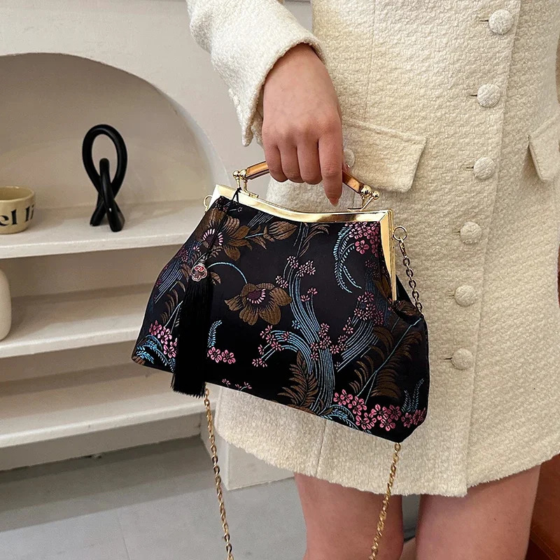 womens party dinner bag fashionable womens dinner bag elegant wooden handle simple and gorgeous ten character daily use wallet 241107