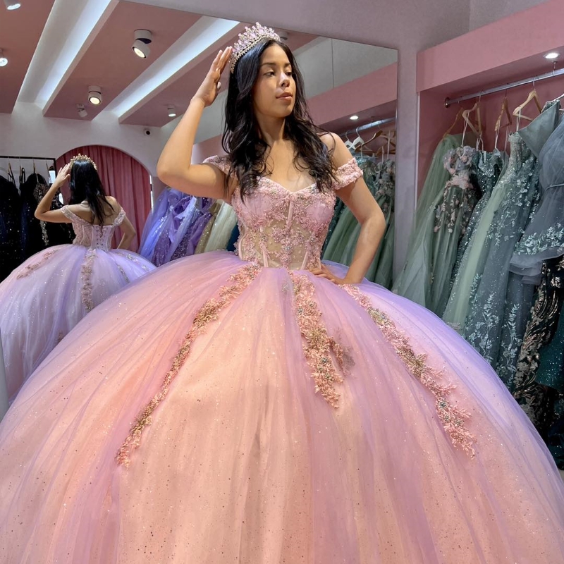 Lilac Shiny Off The Shoulder Ball Gown Quinceanera Dresses Applique Lace Beaded Tull Celebrity Party Gowns Sweet 16 Mexico