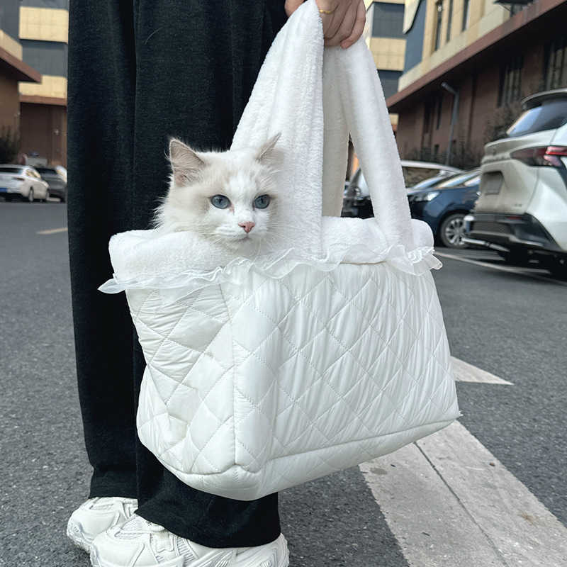 Korean version winter pet cat bag made of nylon plush hand-held cat bag for warm travel in winter pet bag 241115