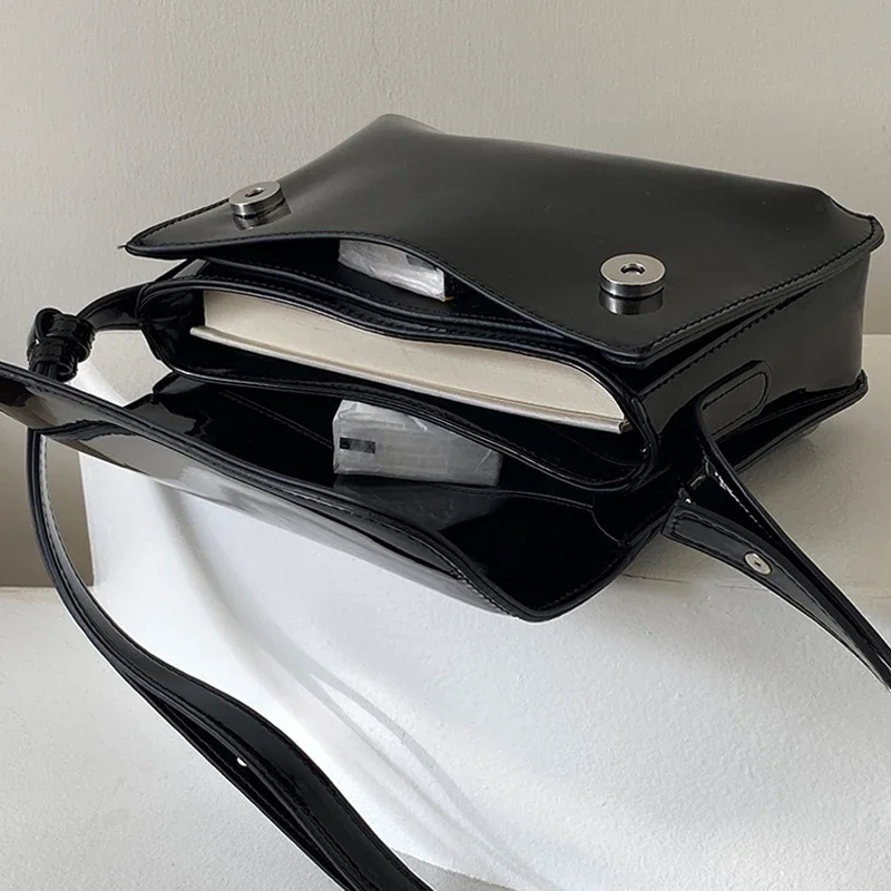 Retro Patent Leather Shoulder Bag for Women Luxury Flap Crossbody Bag Solid Color Underarm Bag Red Crossbody Bags Lady Handbag