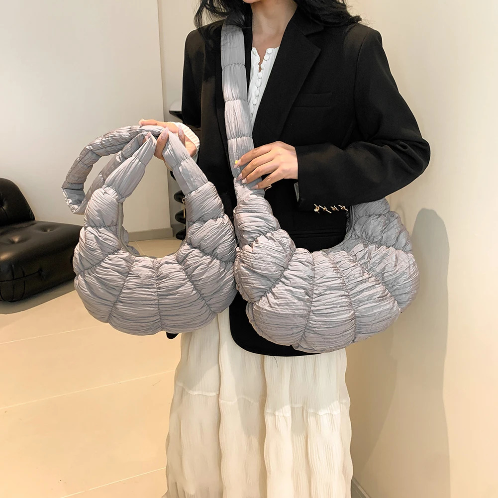 Bedding womens shoulder bag pleated cloud fashion garbage bag cotton pad solid handbag large capacity inflatable cross bag 241106
