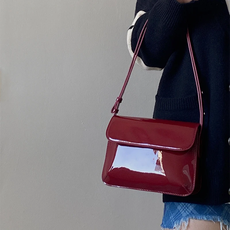 Retro Patent Leather Shoulder Bag for Women Luxury Flap Crossbody Bag Solid Color Underarm Bag Red Crossbody Bags Lady Handbag