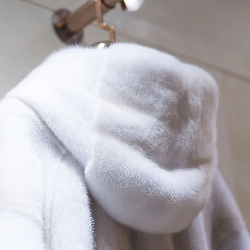 Womens mink short hooded bat sleeve full mink fur temperature mother fur coat simple fashion high-end 241107