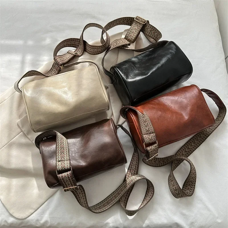 Vintage Shoulder Bag for Women Fashion Wide Strap Crossbody Bag Retro Pillow Messenger Handbag Ladies Tote Clutchs Purses Tote