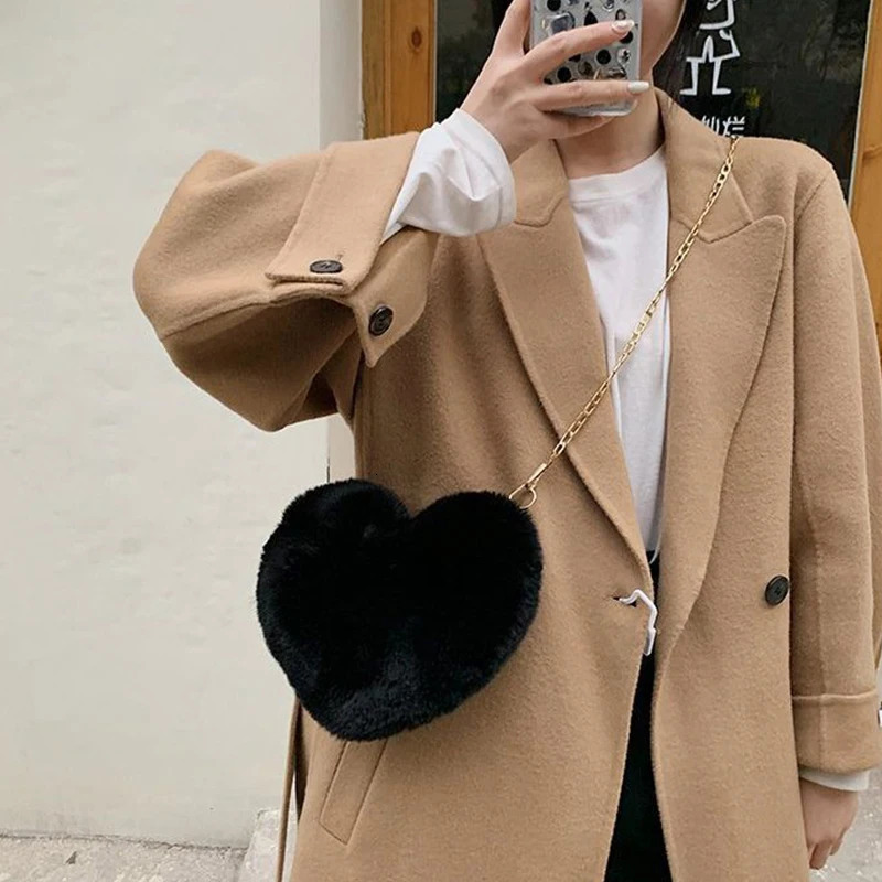 Fashionable womens heart-shaped handbag cute faux fur horizontal bag womens soft fur chain shoulder bag shopping bag 241107