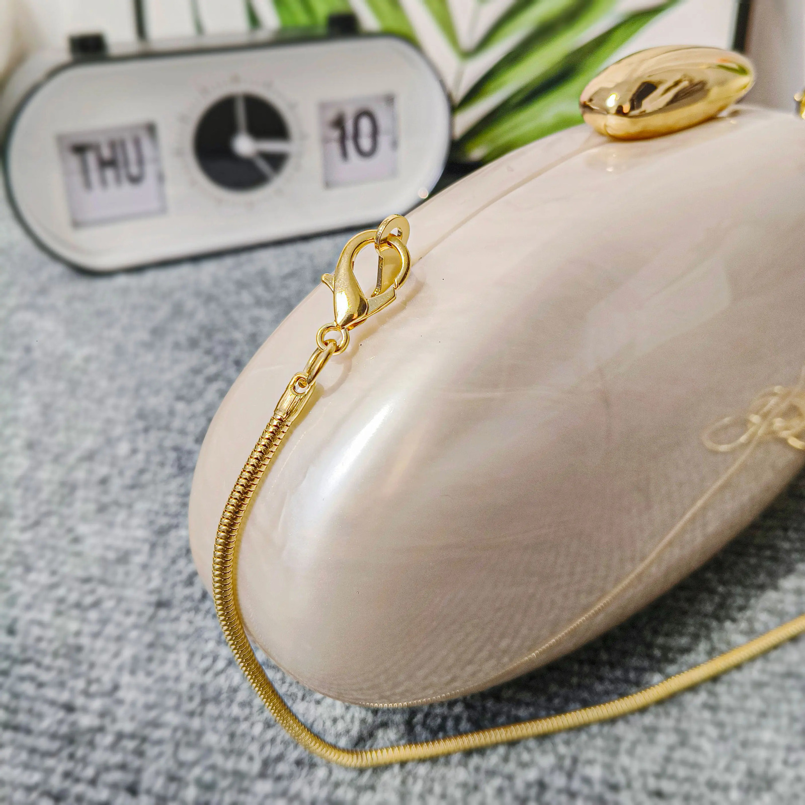 autumn fashion wedding bag European and American style acrylic dinner clutch goose egg shaped shoulder bag personalized cross body bag 241106