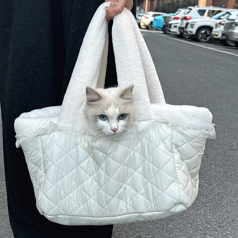 Korean version winter pet cat bag made of nylon plush hand-held cat bag for warm travel in winter pet bag 241115