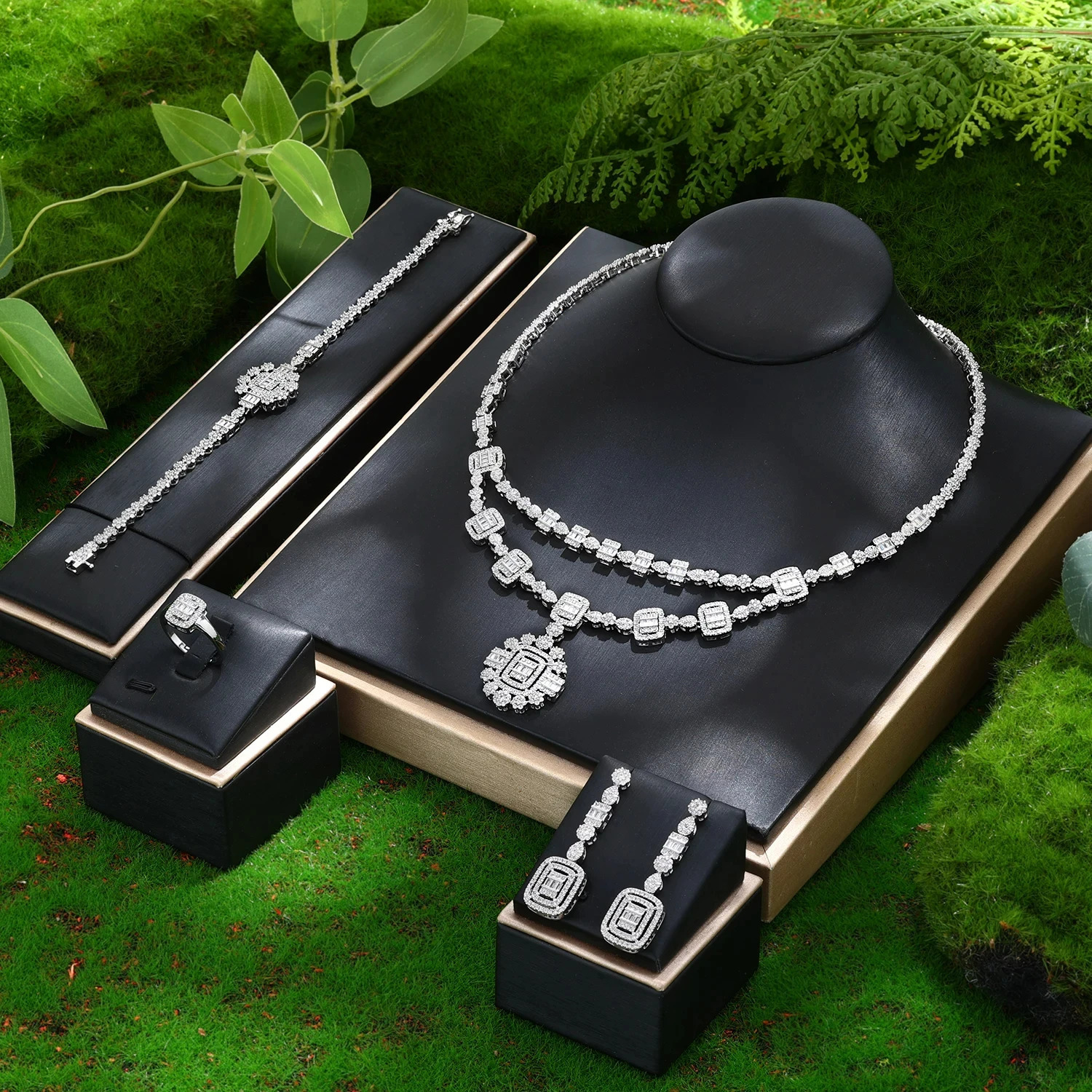ly arrived 3A zirconia flower pendant Dubai bride set 4-piece bridal wedding jewelry set fashion party accessories 241106