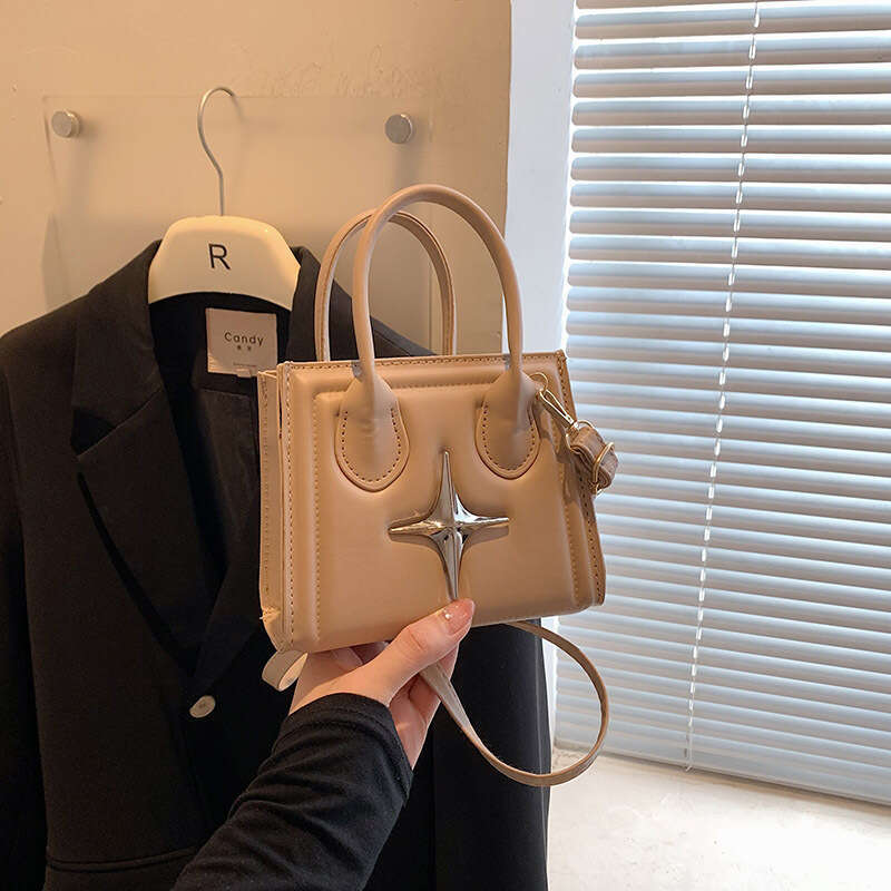 This year's trendy women's commuting leisure handbag 2023 autumn simple and stylish single shoulder crossbody small square bag