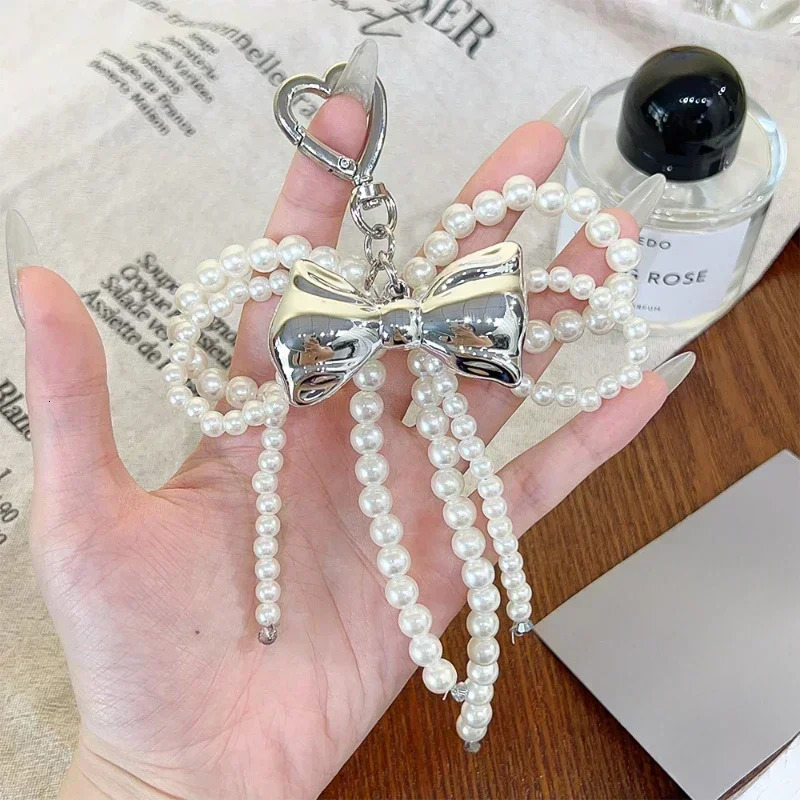 2024 Korean Sweet Pearl Bow Keychain Heart Pendant Keychain Y2K Fashion Keyholder Girls Bag Pendant Accessories 241107
