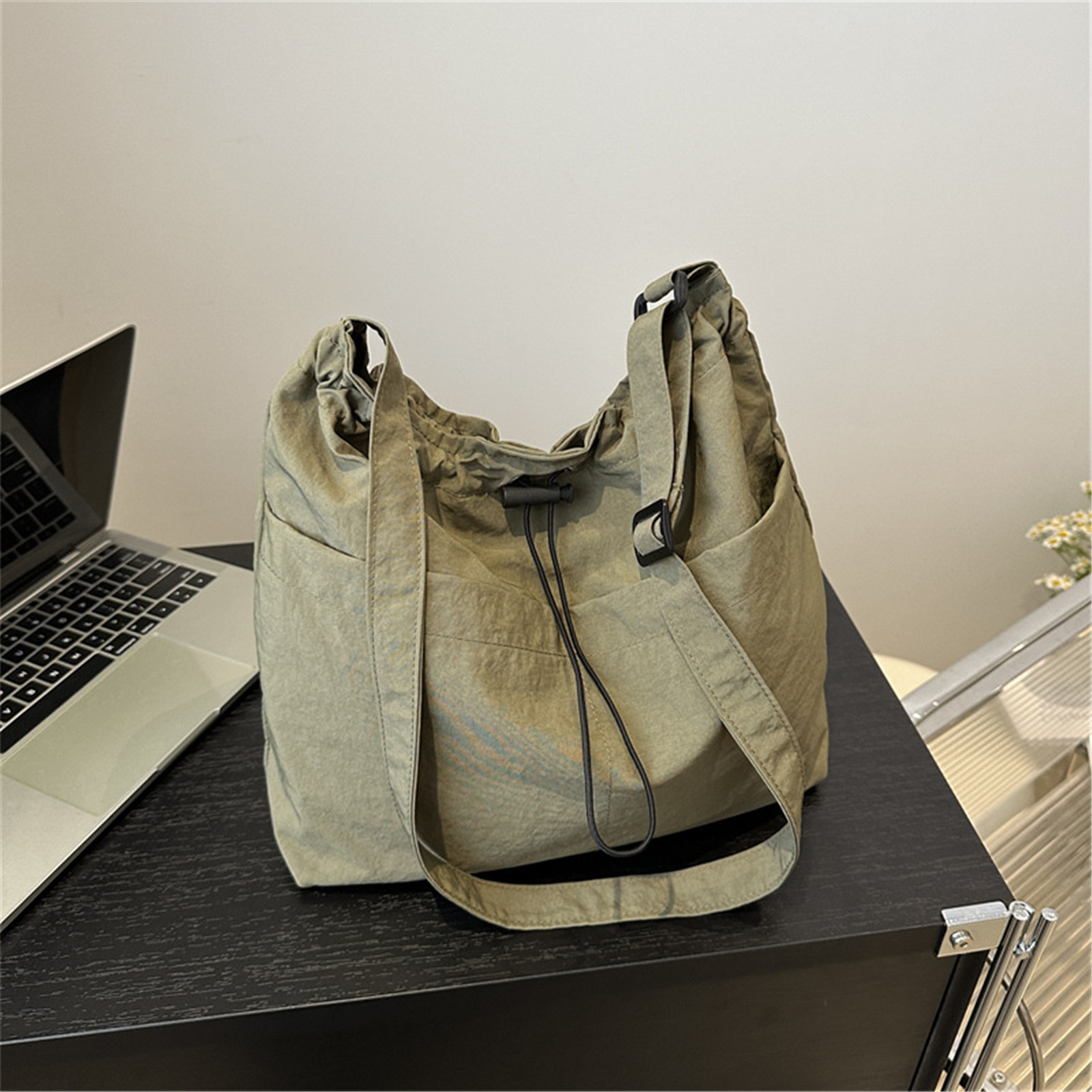 Large Capacity Versatile Shoulder Bag for Women's Summer Lightweight Nylon Shoulder Crossbody Bag New Minimalist Tote Handbag