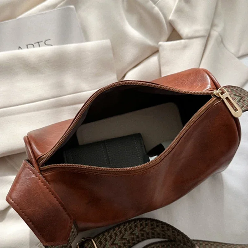 Vintage Shoulder Bag for Women Fashion Wide Strap Crossbody Bag Retro Pillow Messenger Handbag Ladies Tote Clutchs Purses Tote