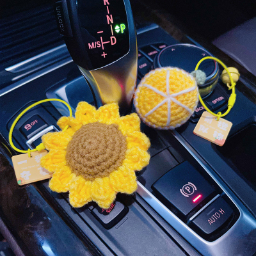 Free Shipping 1pc Crochet Keychain Accessories Suower Bag Charms Knitted Key Chain Yellow Flower Keyring Anniversary Designer Bag Luxury Bag Tote Bag