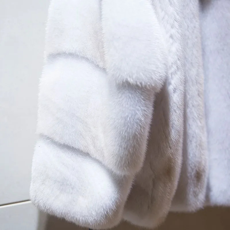 Womens mink short hooded bat sleeve full mink fur temperature mother fur coat simple fashion high-end 241107