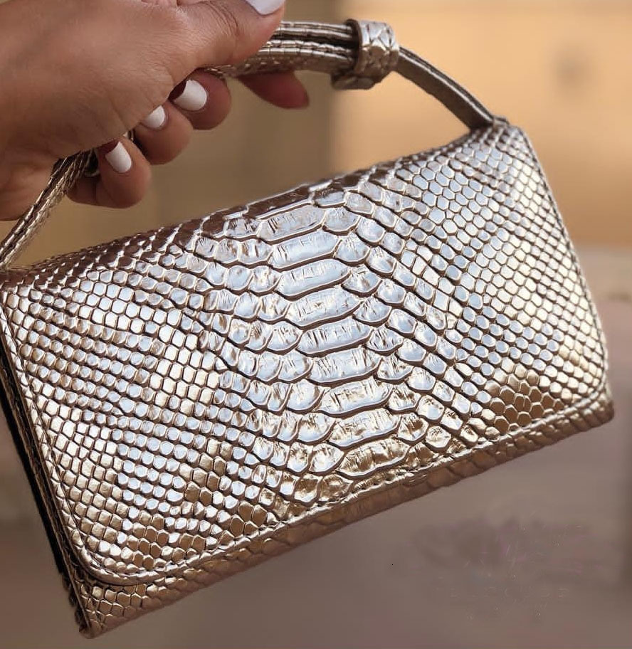 Women's Fashionable PU Leather Snake Shaped Designer Handbag With Crocodile Pattern Shoulder Chain Crossbody Bag