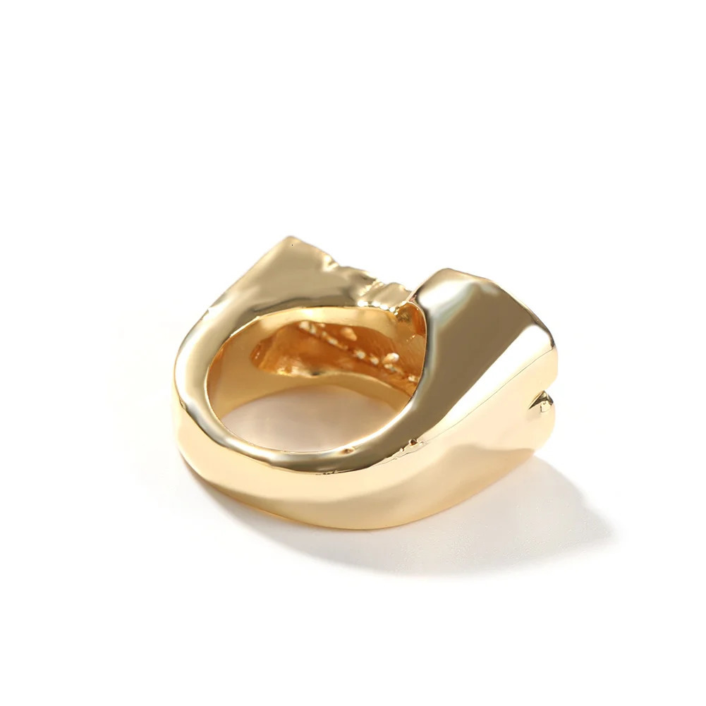 Uwin Customized Name Ring Personalized Zinc Alloy Letter Ring Womens Fashion Ice Charm Hip Hop Jewelry Gift 241106