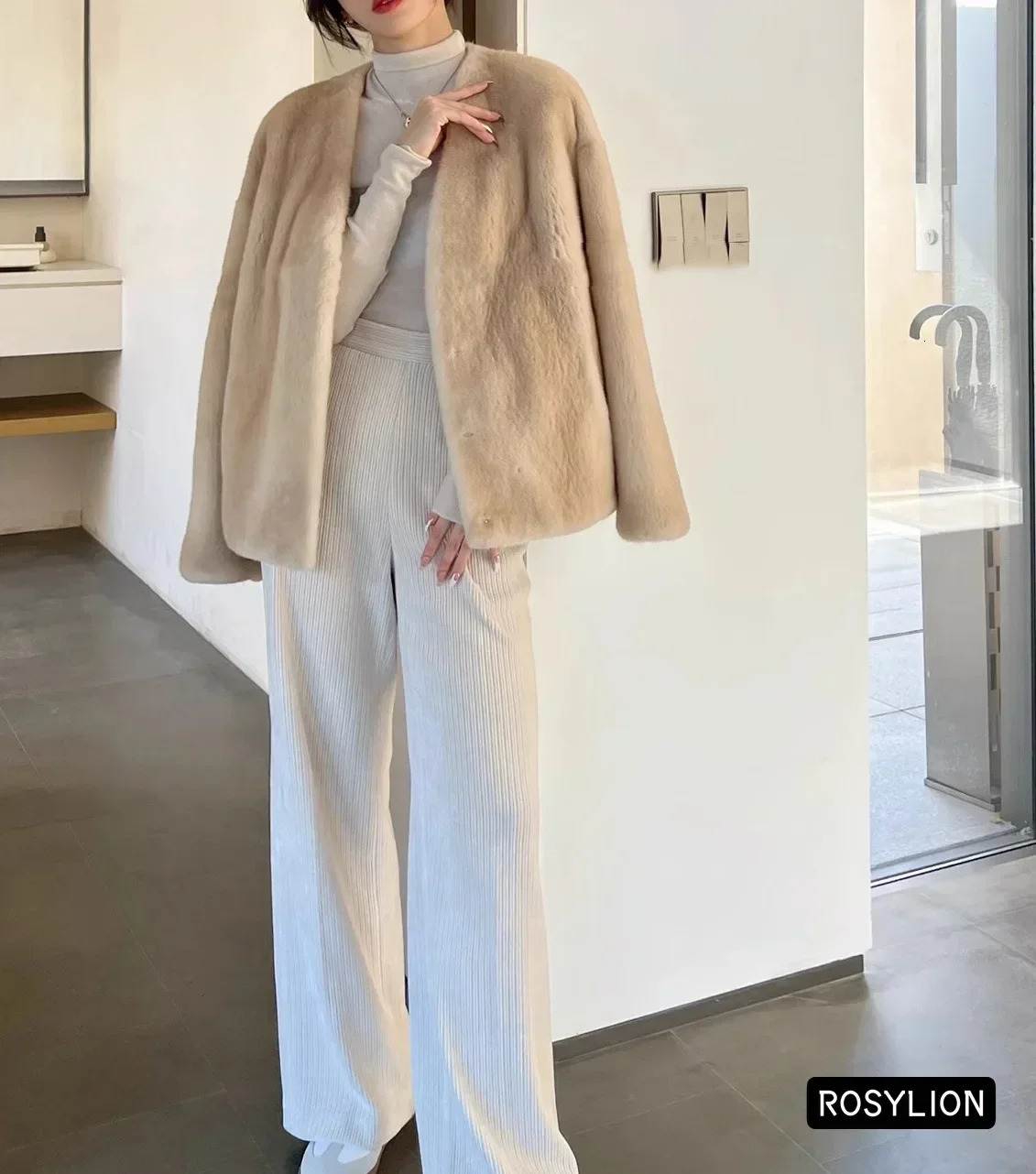 Mink womens fashionable V-neck European mink velvet coat loose faux mink velvet jacket womens gray brown streetwear 241107