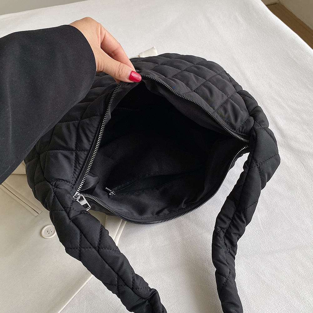 Large Capacity Shoulder Bag Embroidered Plaid Quilted Crossbody Bag Underarm Bag Tote Bag Tote Bag Pleated Bubbles Handbag