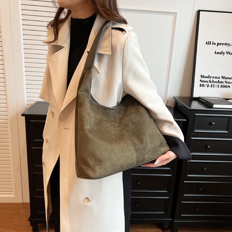 LEFTSIDE Fashion Nubuck Leather Shoulder Bag for Women 2023 Winter Fashion Female Simple Hobo Bag Underarm Handbags and Purses