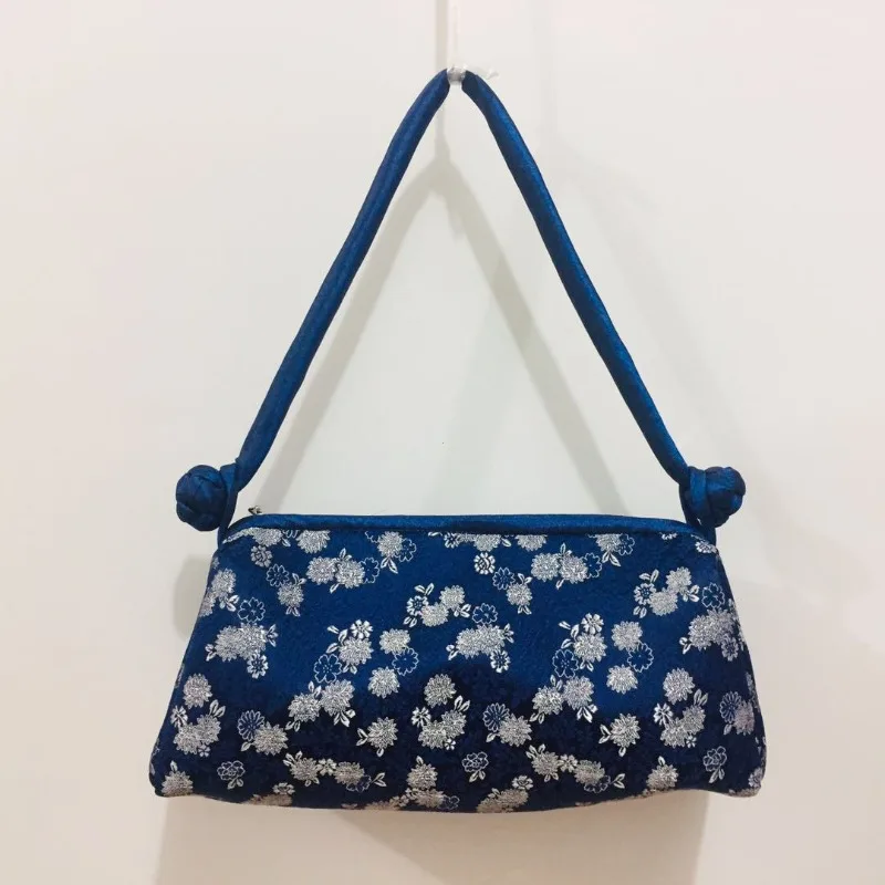 Fashion Luxury Chinese Style Silk Bag Women Handbag Japanese Hand Embroidery Totes Cheongsam Female Cosplay Bags Clutch