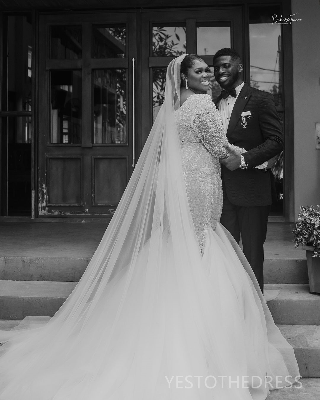 2024 African Plus Size Wedding Dresses For Bride Mermaid Bridal Gowns Sweetheart Ruffles Tiered Tulle Long Sleeves Illusion Beaded Lace Rhinestone Pea