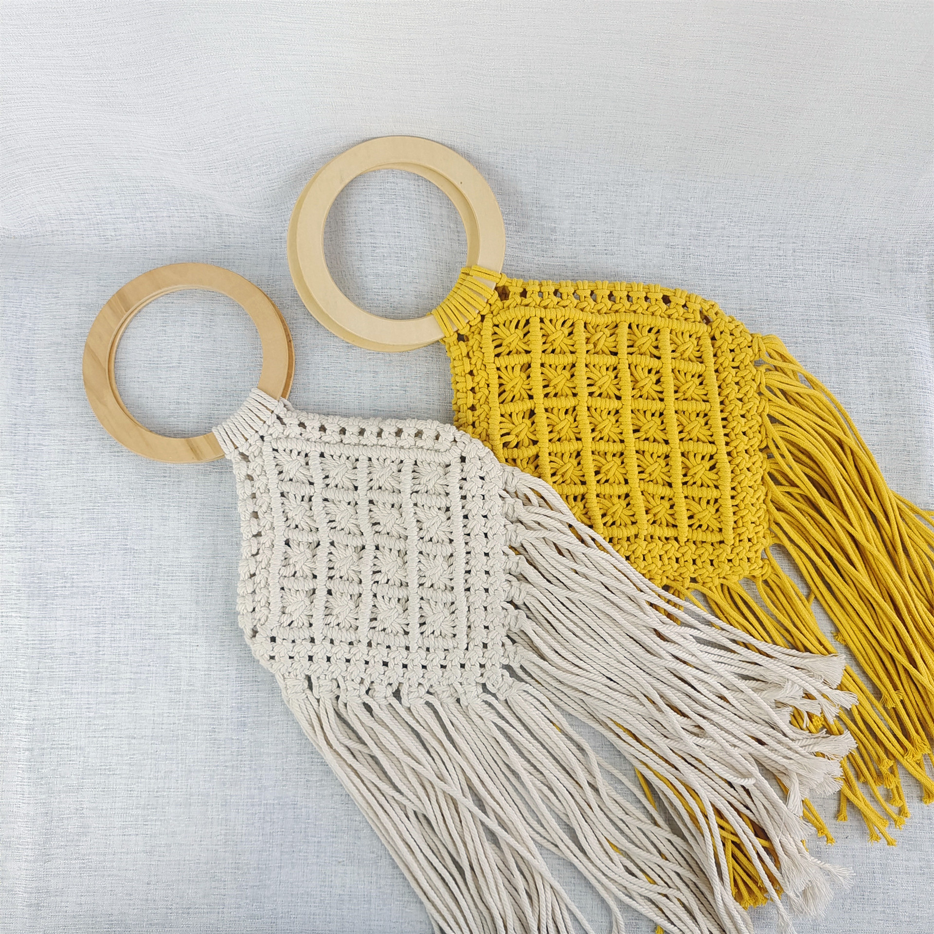 2021 summer new cotton thread craft straw bag Wooden handle diamond cotton thread tassel messenger bag women